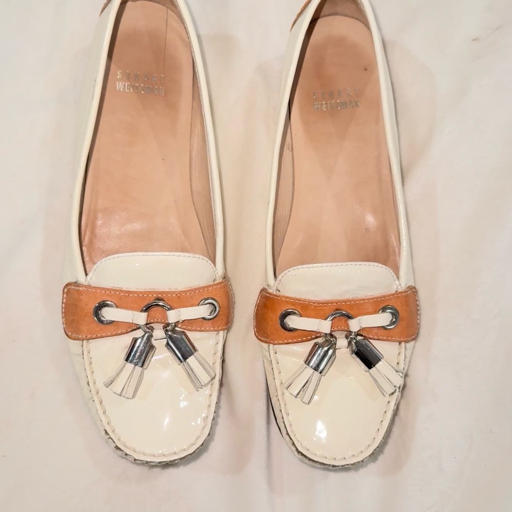 VINTAGE Stuart Weitzman Tassel Loafer White PATENT
Leather Size 7 PERFECT NEW